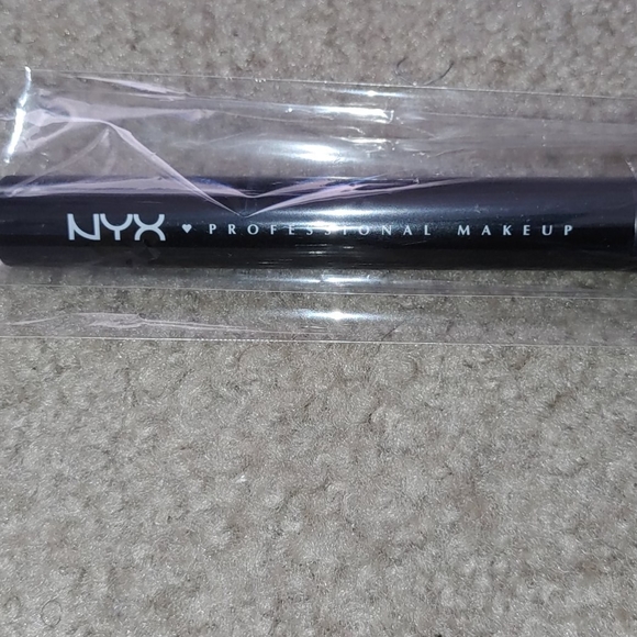 NYX- Pro Multi- Purpose Buffing Brush - Picture 5 of 7